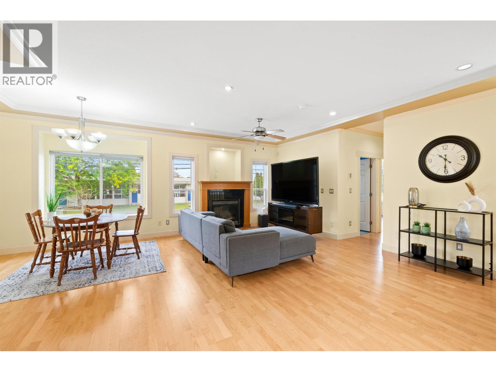 3806 Pine Street, Burnaby, British Columbia  V5G 1Z2 - Photo 4 - R3048531