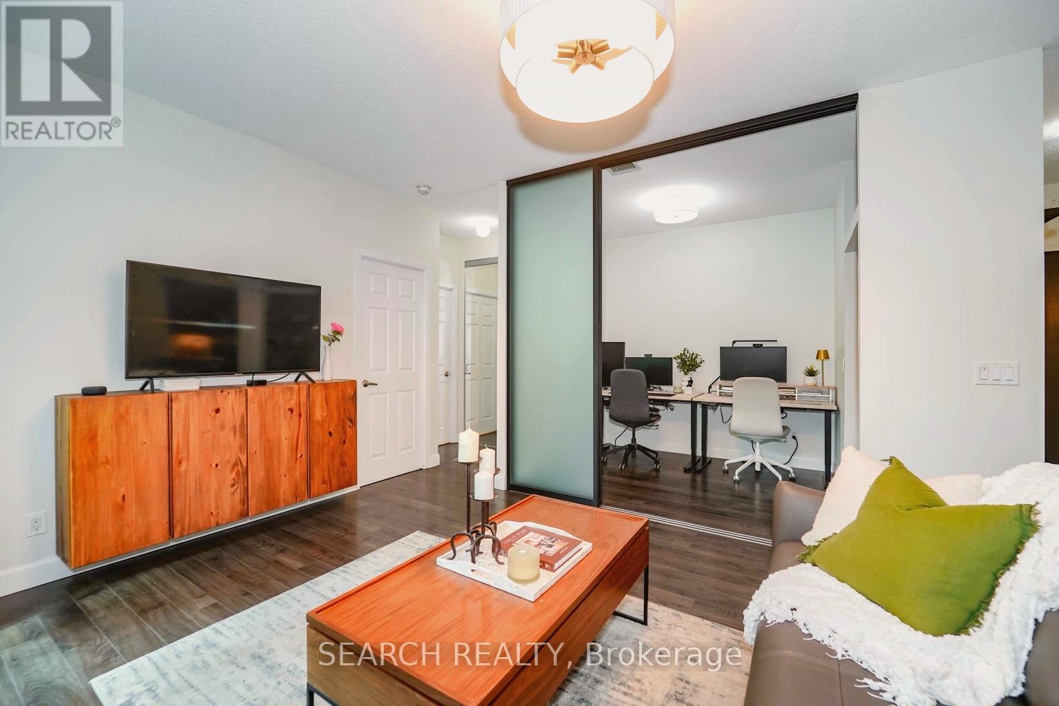 201 - 19 Grand Trunk Crescent, Toronto, Ontario  M5J 3A3 - Photo 13 - C12407197