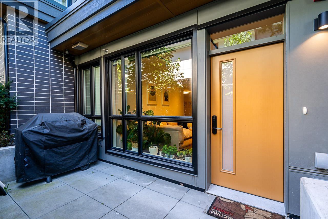 3932 Dumfries Street, Vancouver, British Columbia  V5N 5R3 - Photo 2 - R3032002