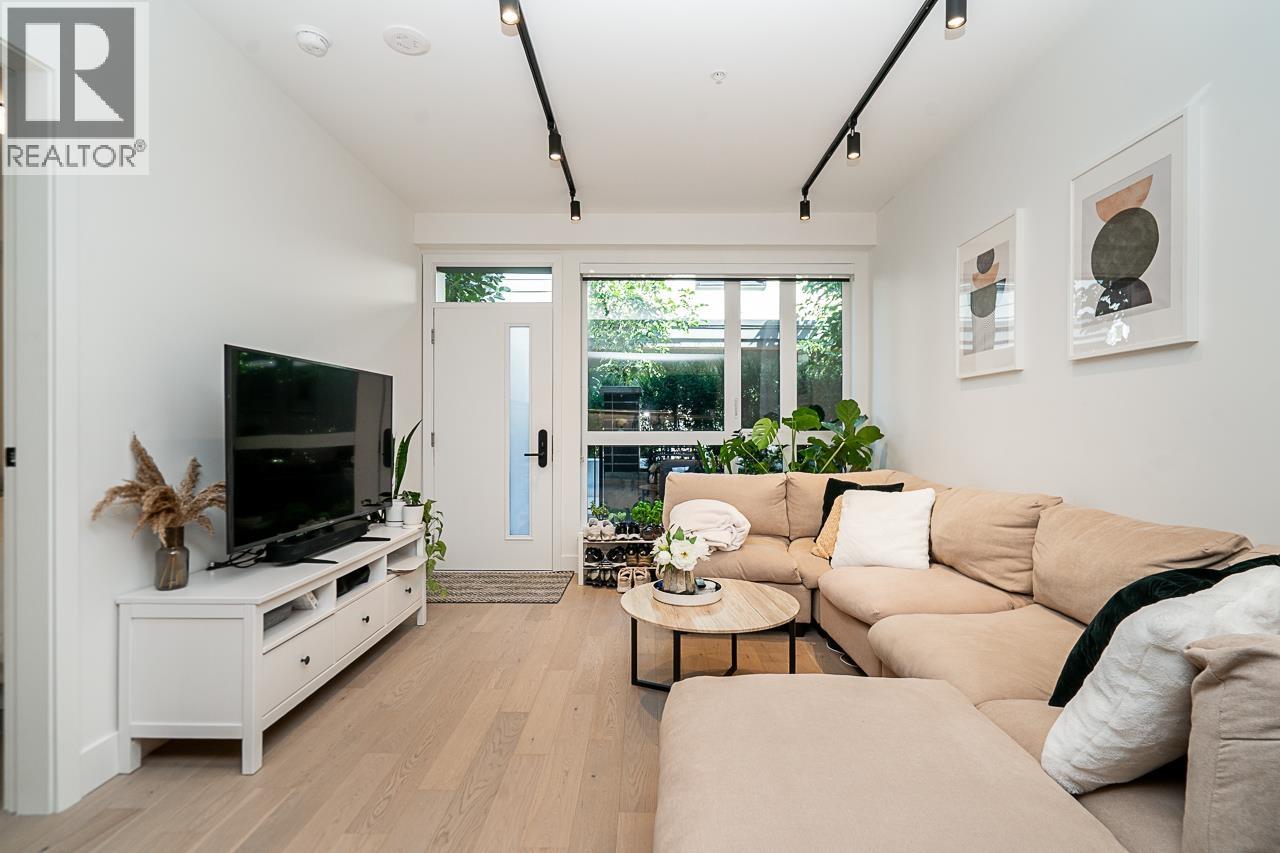 3932 Dumfries Street, Vancouver, British Columbia  V5N 5R3 - Photo 5 - R3032002