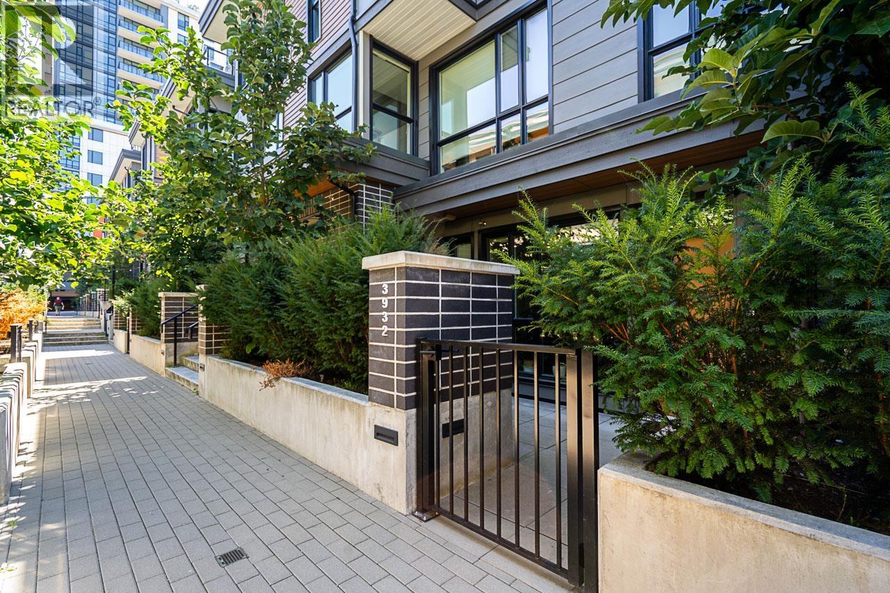 3932 DUMFRIES STREET, Vancouver, British Columbia