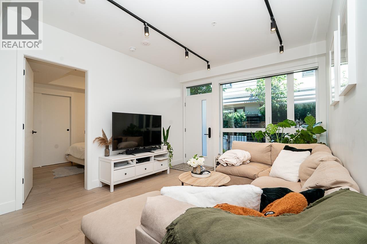 3932 Dumfries Street, Vancouver, British Columbia  V5N 5R3 - Photo 4 - R3032002