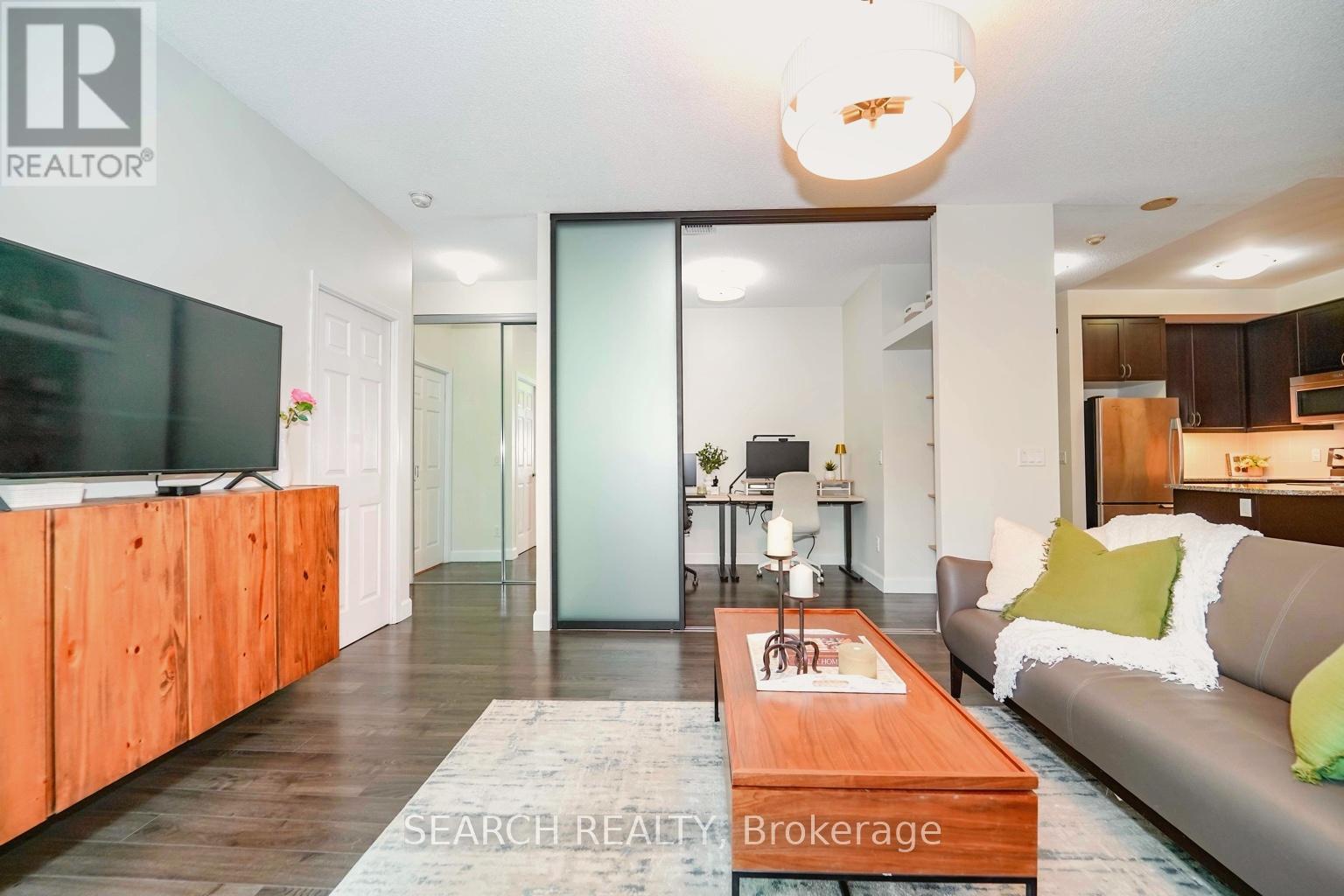 201 - 19 Grand Trunk Crescent, Toronto, Ontario  M5J 3A3 - Photo 19 - C12407197