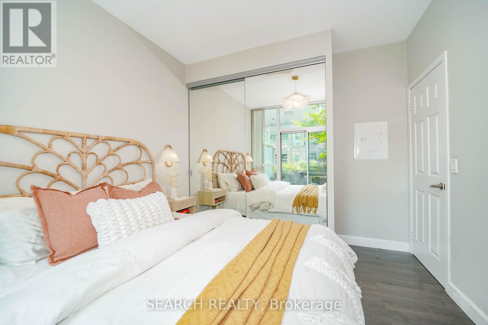 201 - 19 Grand Trunk Crescent, Toronto, Ontario  M5J 3A3 - Photo 22 - C12407197