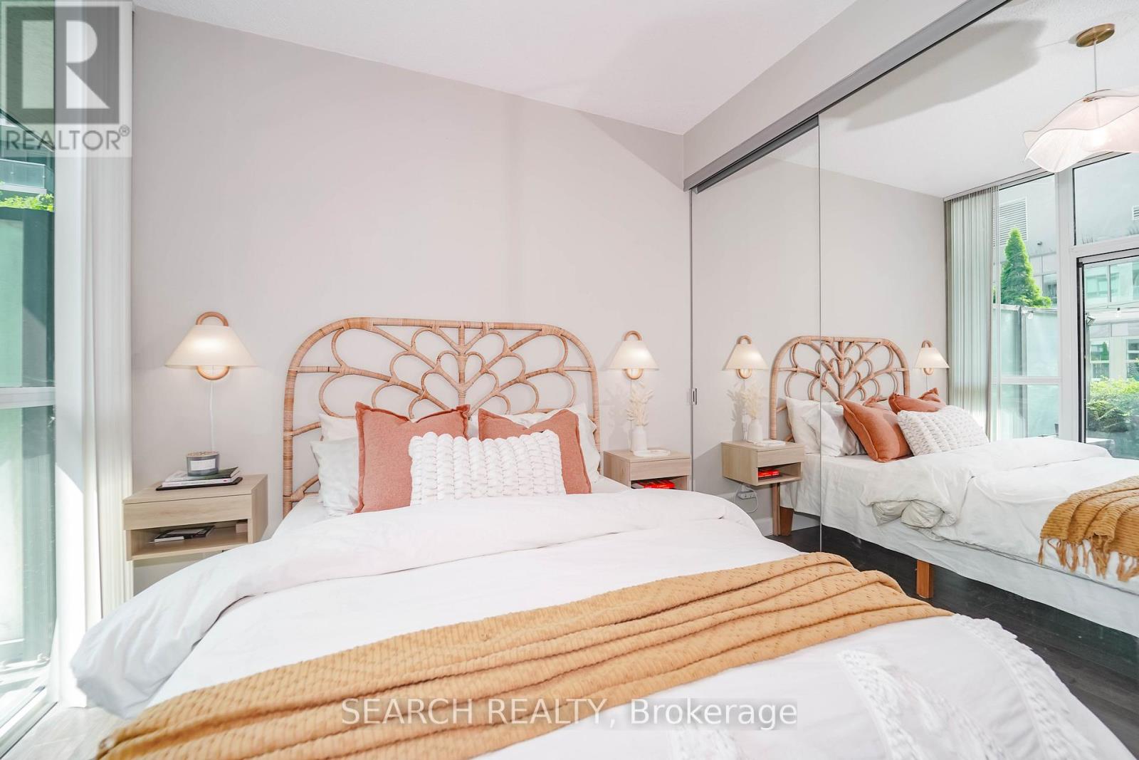 201 - 19 Grand Trunk Crescent, Toronto, Ontario  M5J 3A3 - Photo 23 - C12407197
