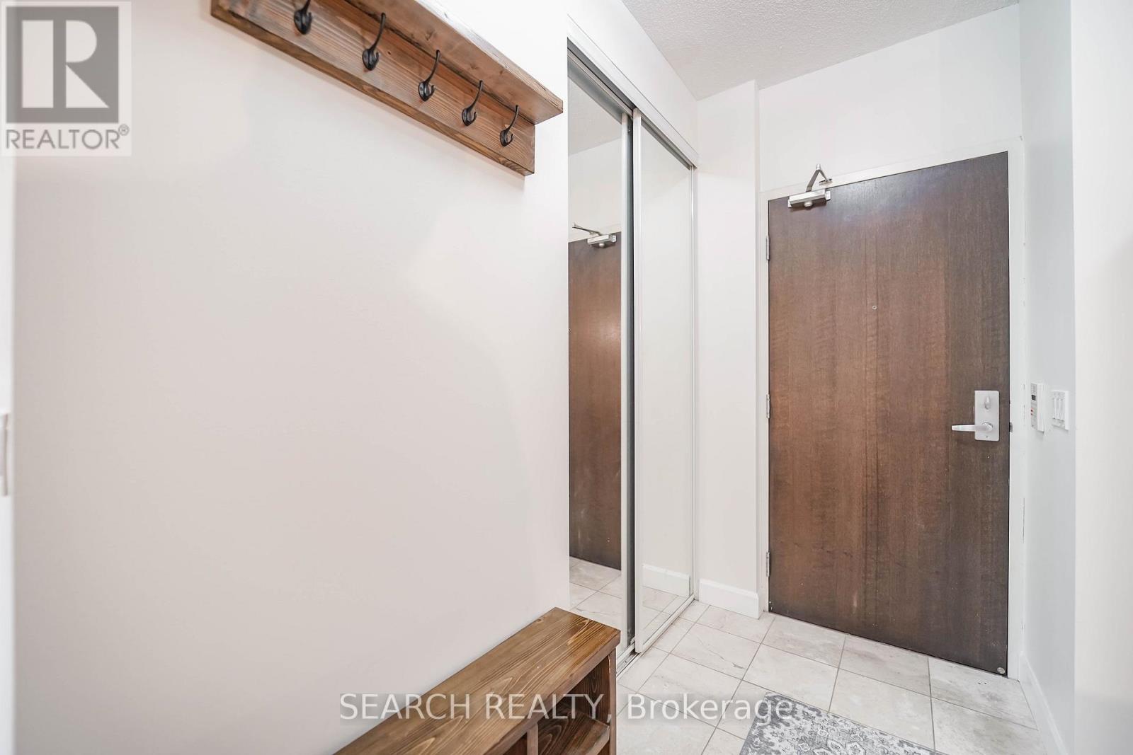 201 - 19 Grand Trunk Crescent, Toronto, Ontario  M5J 3A3 - Photo 4 - C12407197