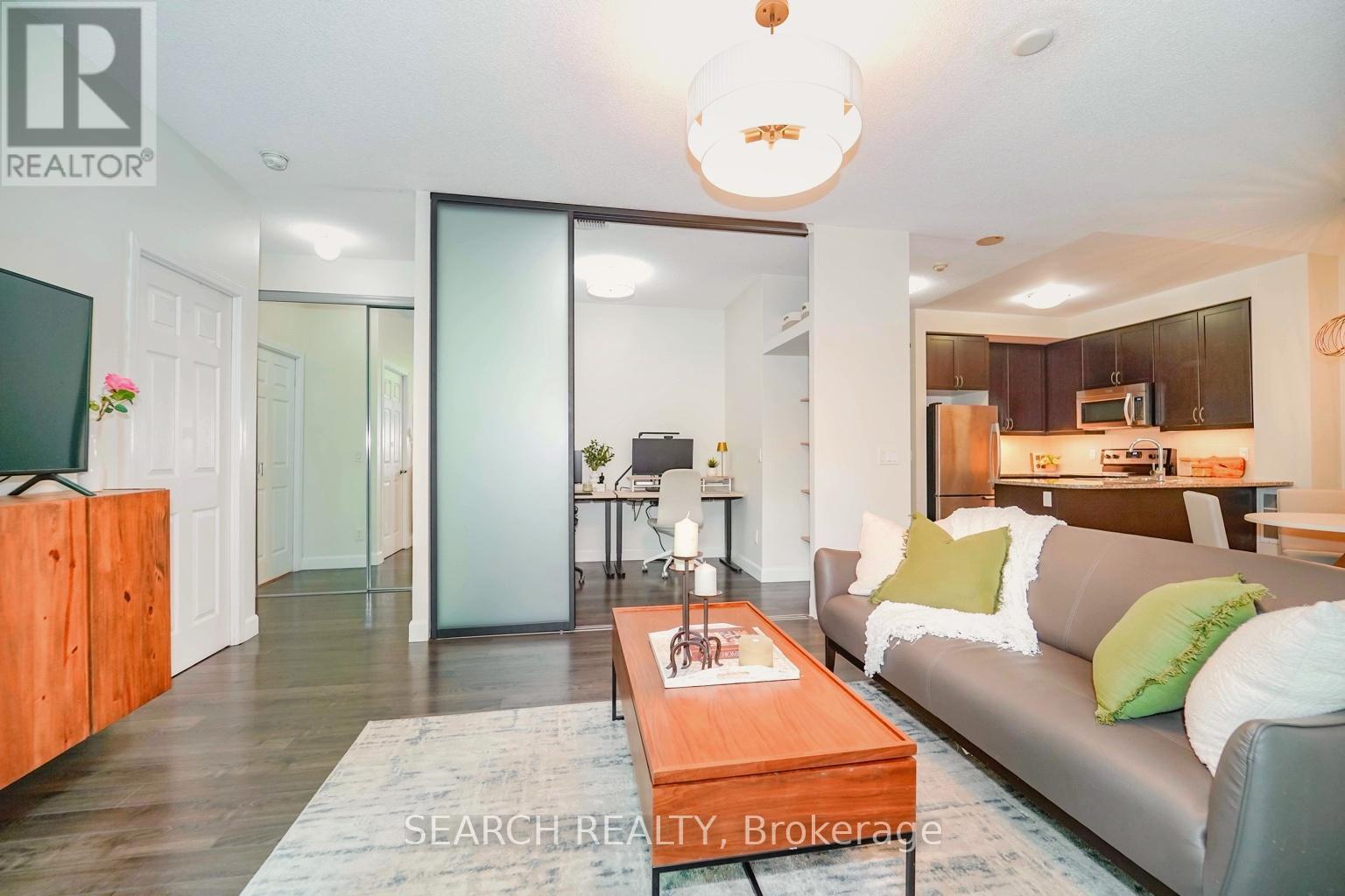 201 - 19 Grand Trunk Crescent, Toronto, Ontario  M5J 3A3 - Photo 8 - C12407197