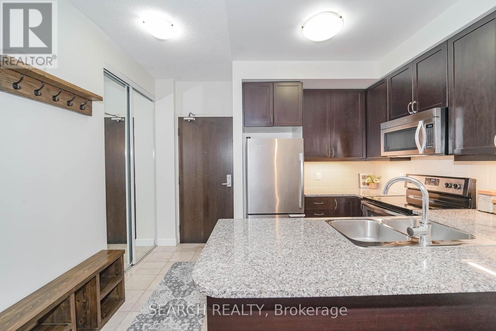 201 - 19 Grand Trunk Crescent, Toronto, Ontario  M5J 3A3 - Photo 6 - C12407197