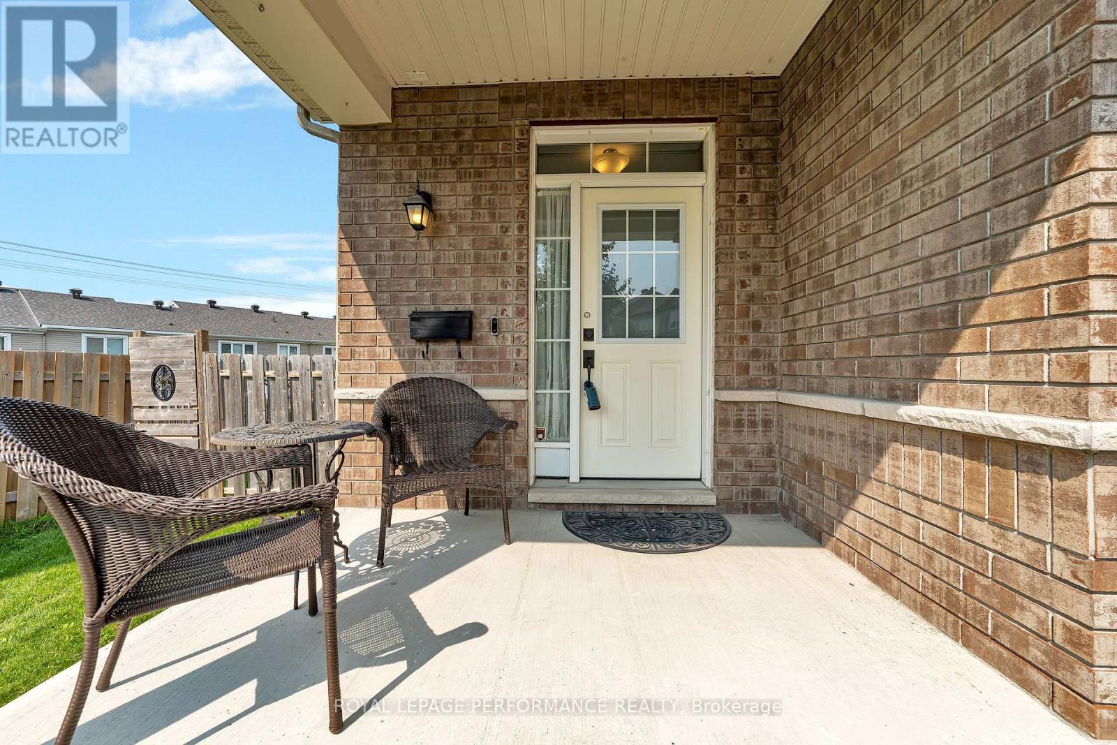 16 Sweetbay Circle, Ottawa, Ontario  K2S 0W8 - Photo 3 - X12407529