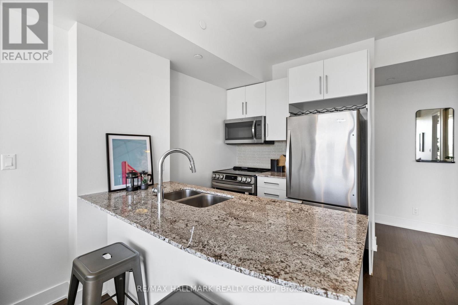 1906 - 485 Richmond Road, Ottawa, Ontario  K2A 3W9 - Photo 14 - X12407546