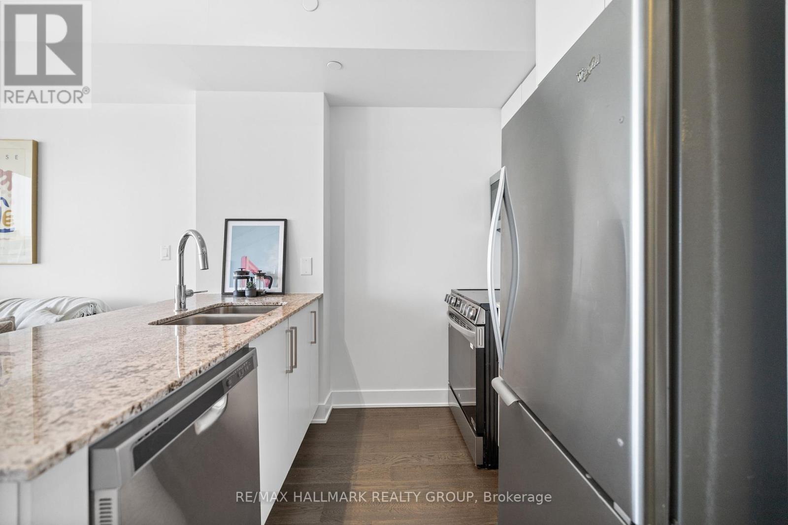 1906 - 485 Richmond Road, Ottawa, Ontario  K2A 3W9 - Photo 6 - X12407546