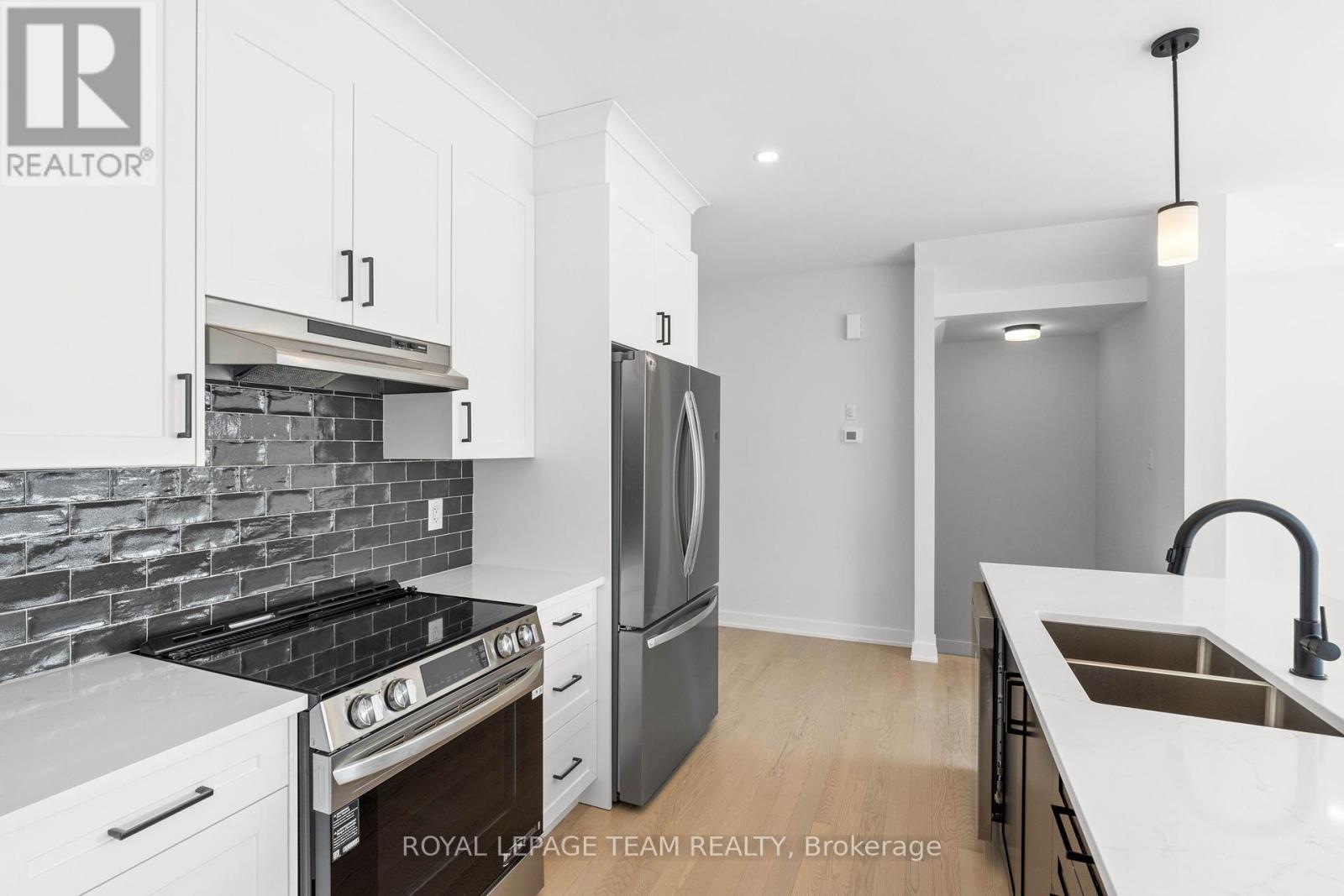 1004 Moore Street, Brockville, Ontario  K6V 7N1 - Photo 11 - X12407575
