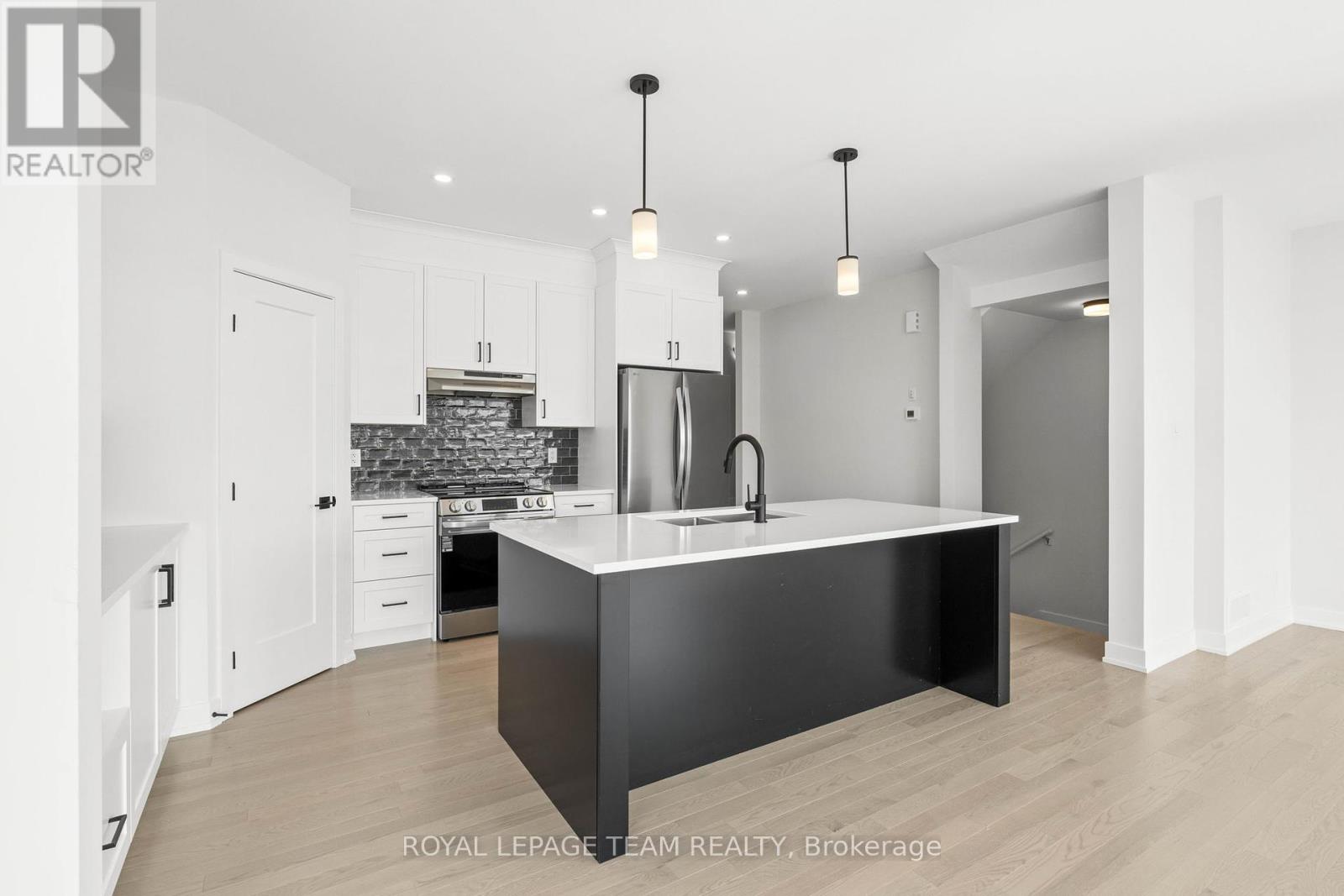 1004 Moore Street, Brockville, Ontario  K6V 7N1 - Photo 12 - X12407575
