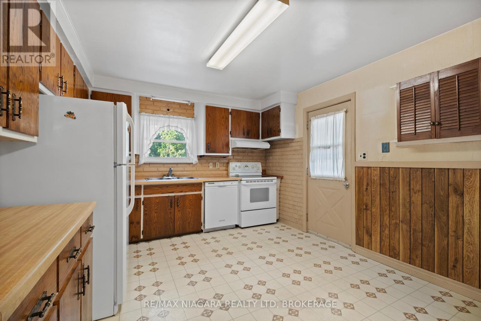 613 Queenston Road, Niagara-On-The-Lake, Ontario  L0S 1J0 - Photo 10 - X12407579