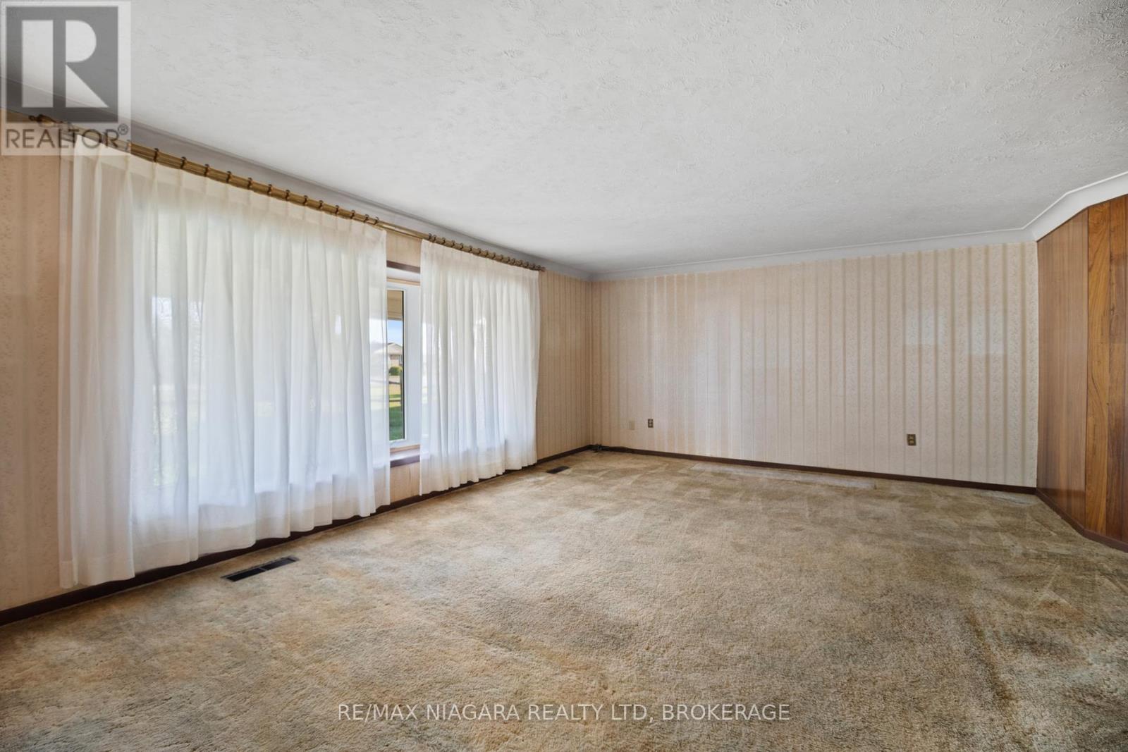 613 Queenston Road, Niagara-On-The-Lake, Ontario  L0S 1J0 - Photo 5 - X12407579