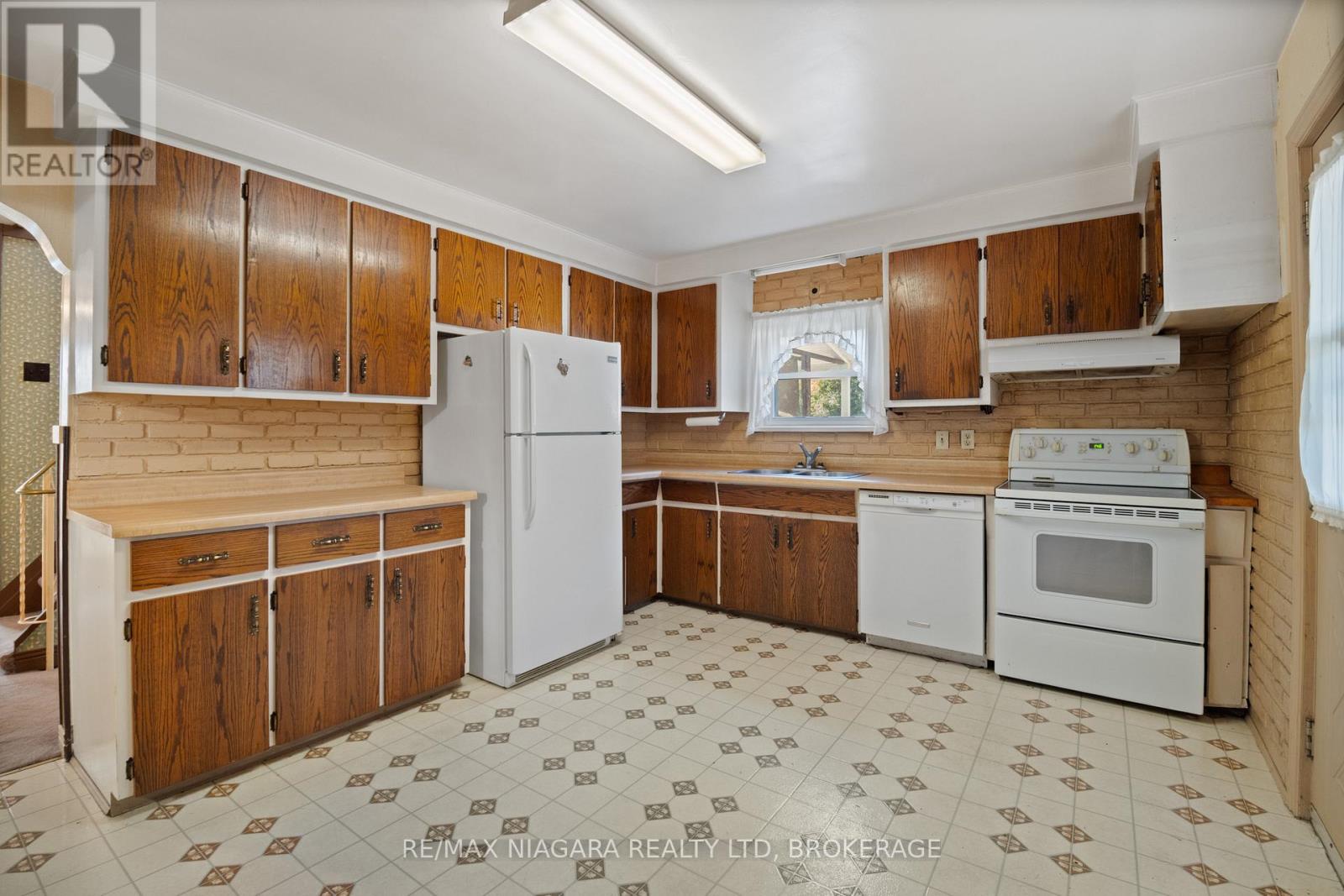 613 Queenston Road, Niagara-On-The-Lake, Ontario  L0S 1J0 - Photo 8 - X12407579