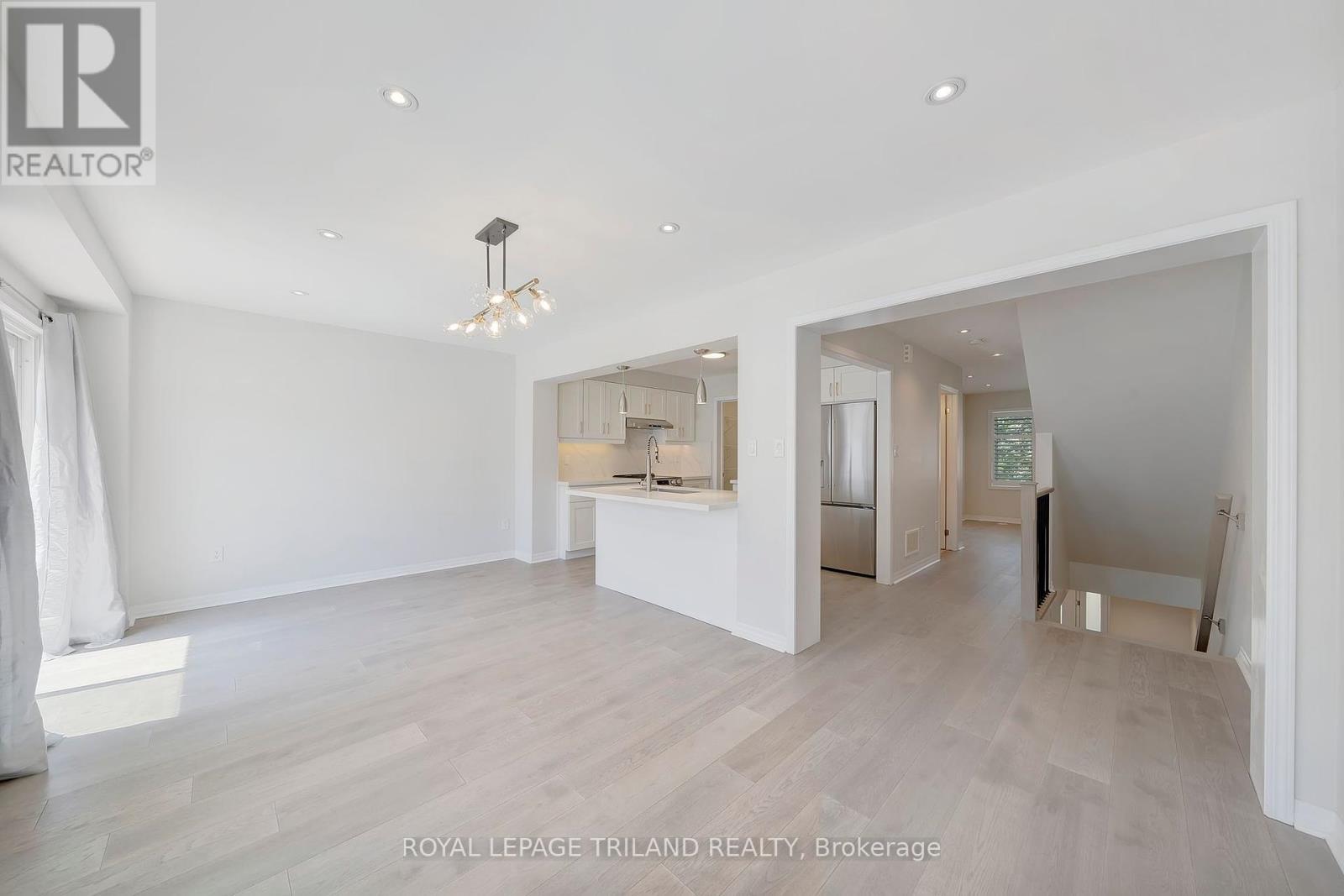 244 Ellen Davidson Drive, Oakville, Ontario  L6M 0V2 - Photo 16 - W12400366