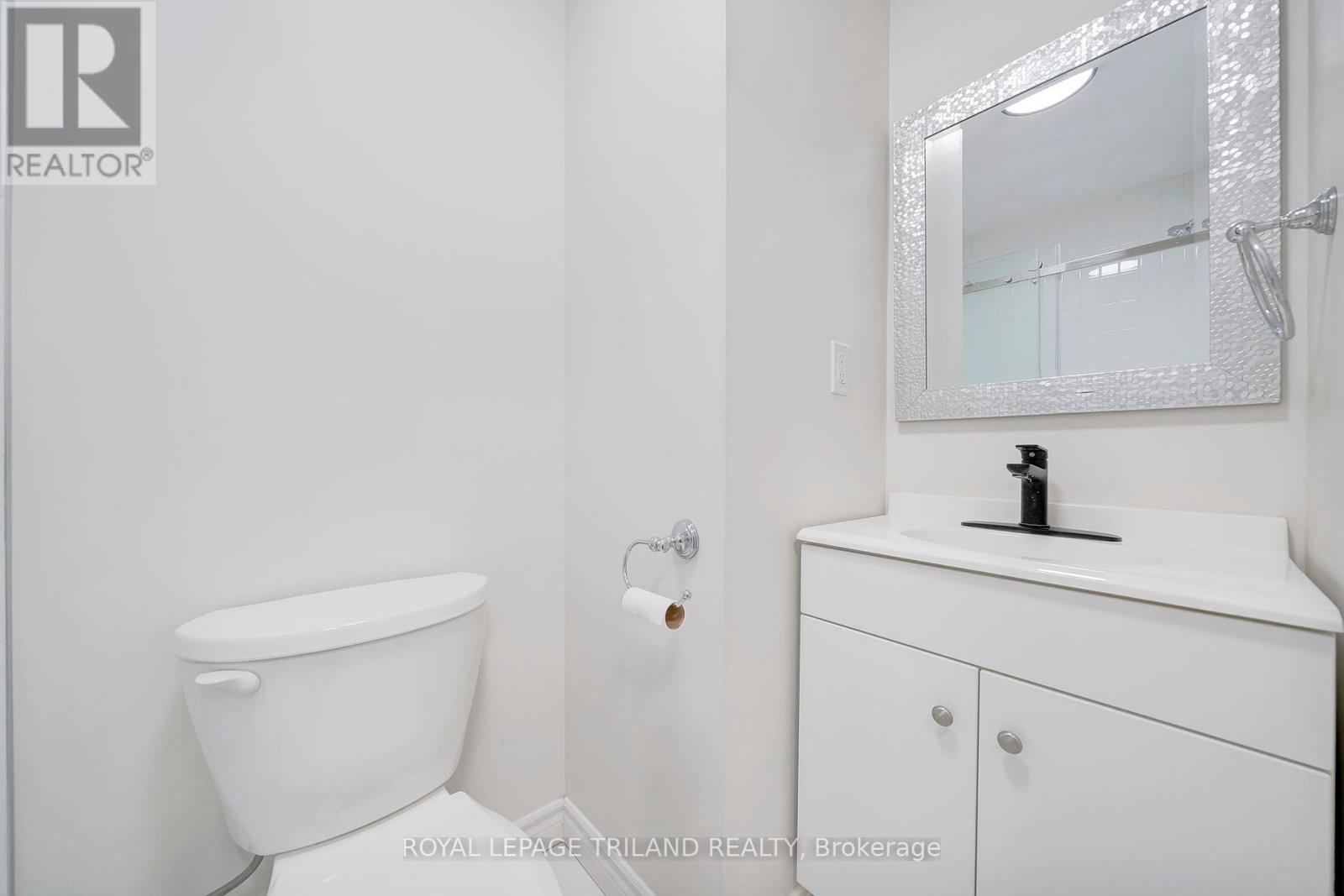 244 Ellen Davidson Drive, Oakville, Ontario  L6M 0V2 - Photo 6 - W12400366