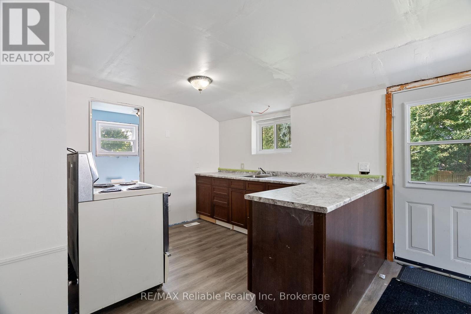 332 James Street, Central Huron, Ontario  N0M 1L0 - Photo 12 - X12407553