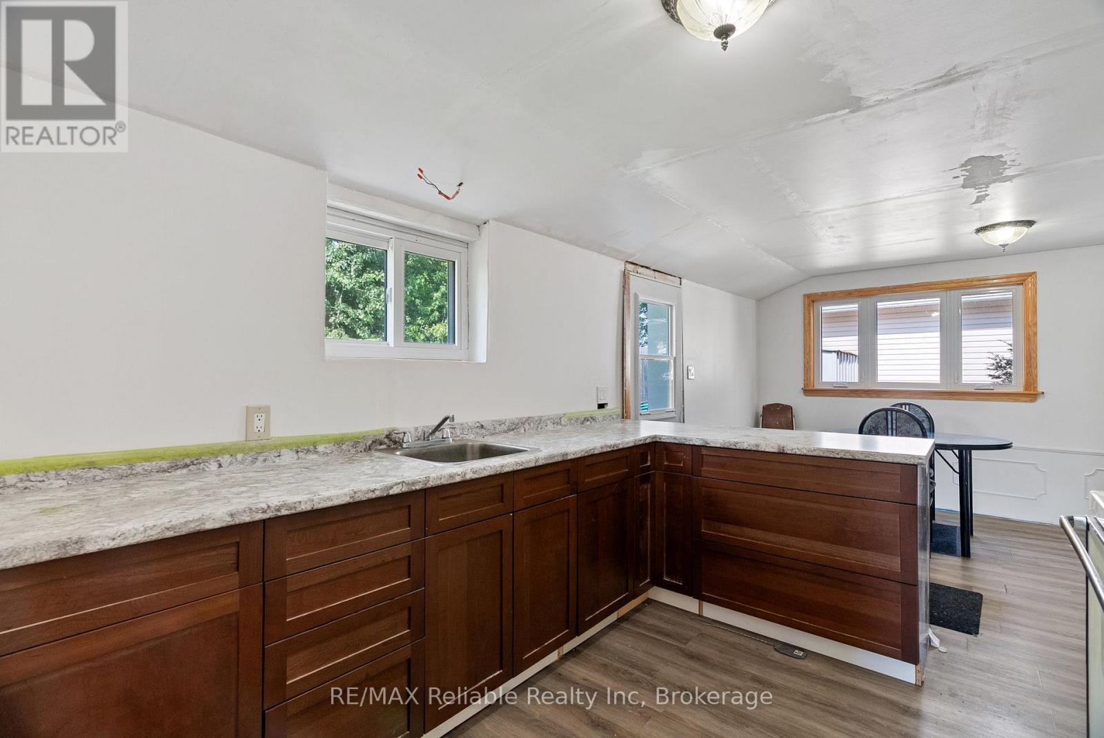 332 James Street, Central Huron, Ontario  N0M 1L0 - Photo 14 - X12407553