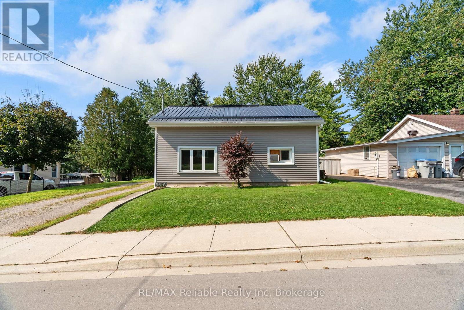 332 James Street, Central Huron, Ontario  N0M 1L0 - Photo 2 - X12407553