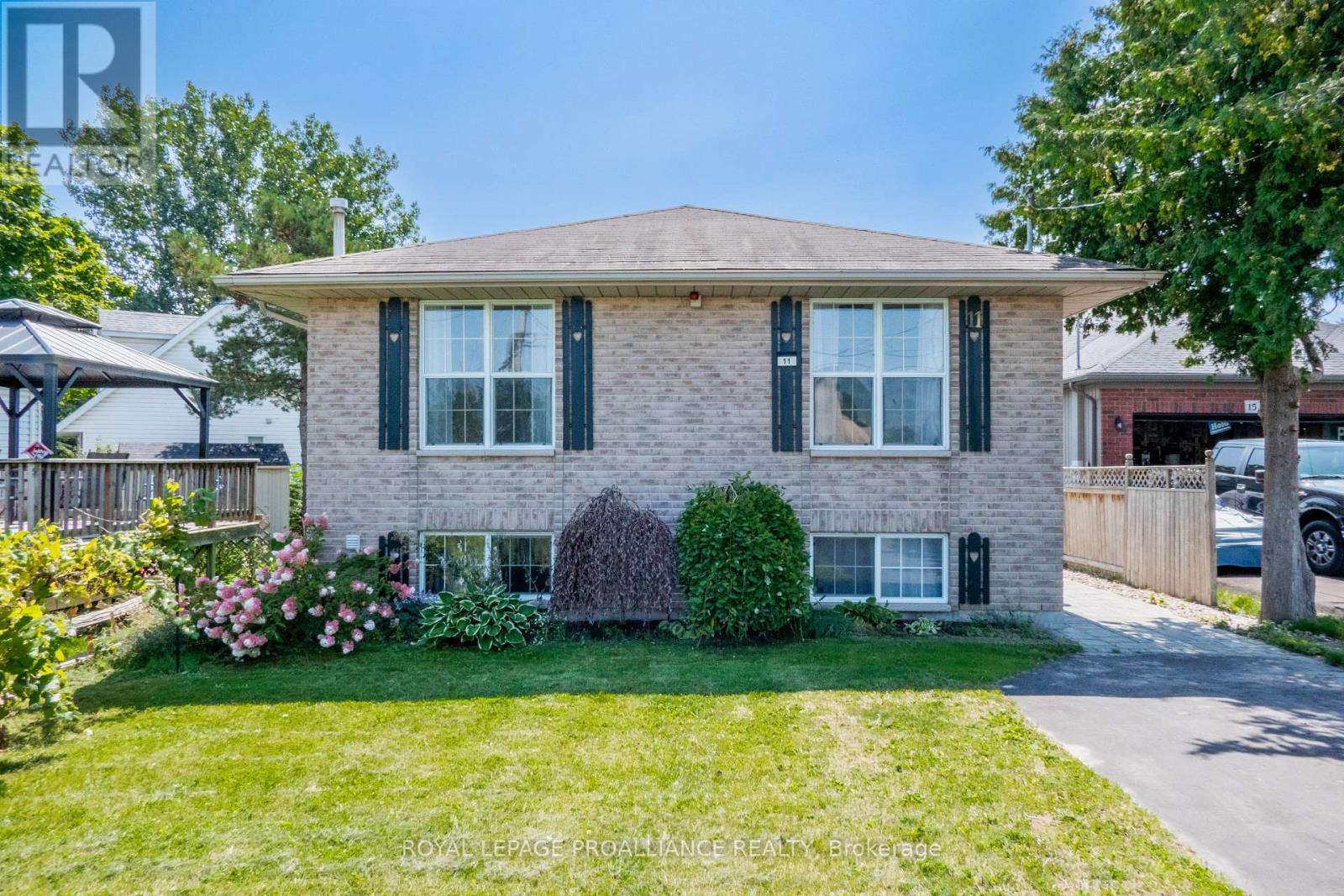 11 Carrying Place Road, Quinte West, Ontario  K8V 3E6 - Photo 1 - X12407588