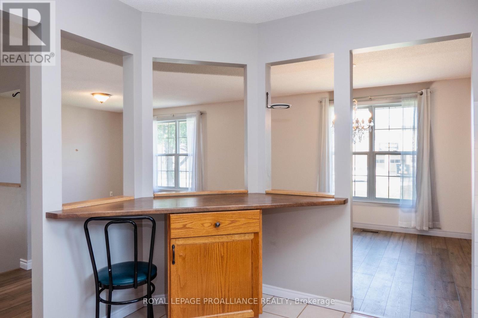 11 Carrying Place Road, Quinte West, Ontario  K8V 3E6 - Photo 13 - X12407588