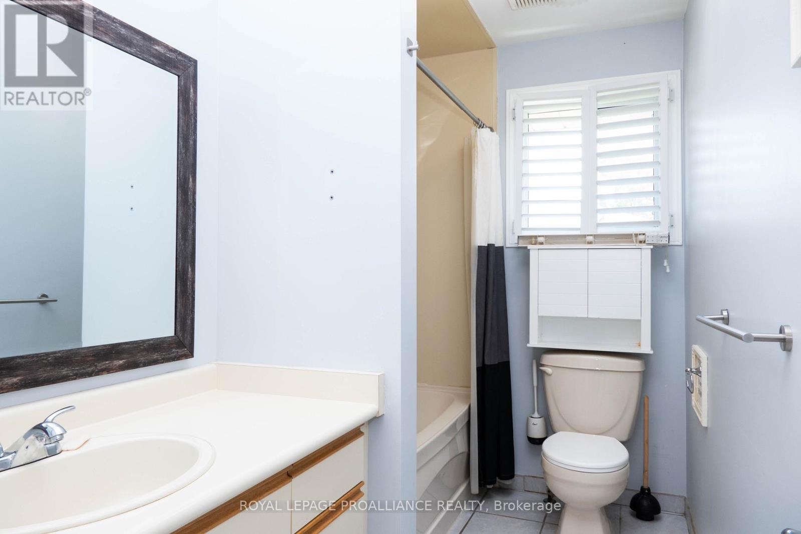 11 Carrying Place Road, Quinte West, Ontario  K8V 3E6 - Photo 31 - X12407588