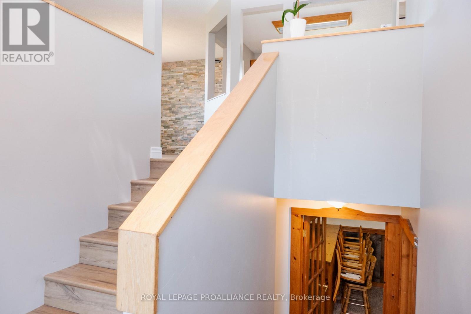 11 Carrying Place Road, Quinte West, Ontario  K8V 3E6 - Photo 32 - X12407588