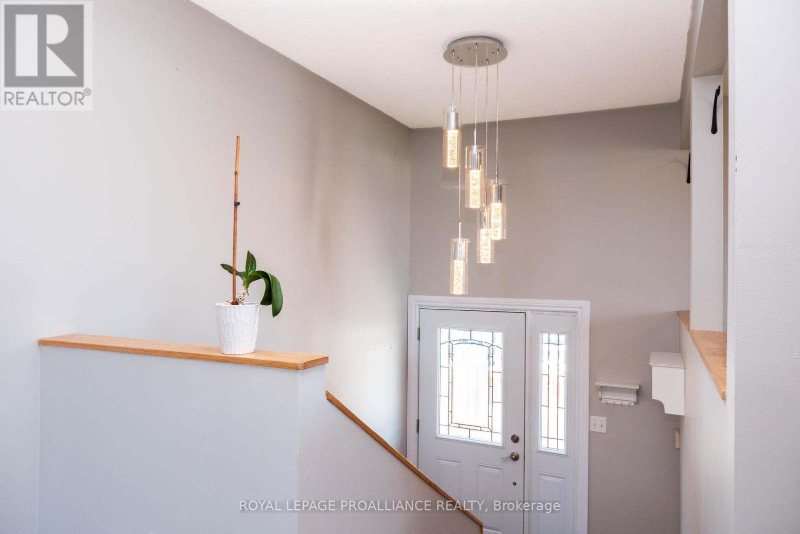 11 Carrying Place Road, Quinte West, Ontario  K8V 3E6 - Photo 5 - X12407588