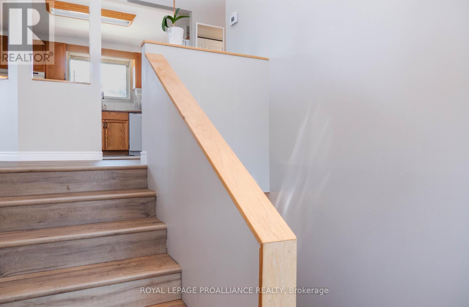 11 Carrying Place Road, Quinte West, Ontario  K8V 3E6 - Photo 6 - X12407588