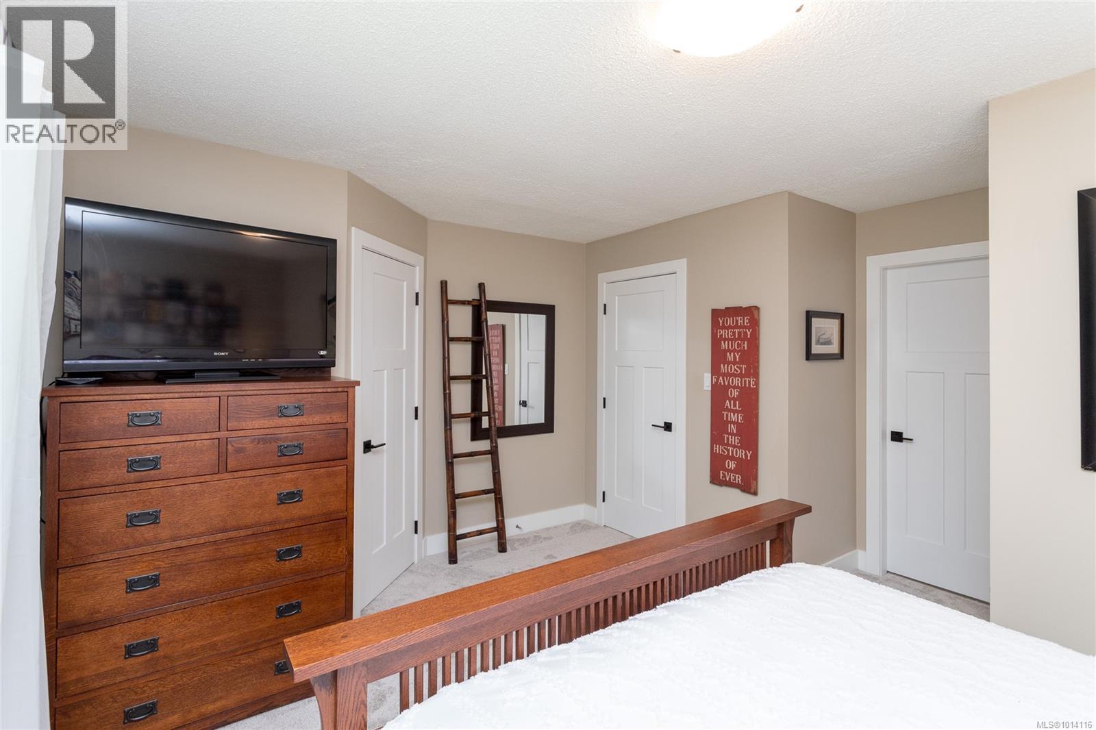 Property at 4724 Fairbridge Dr image 3