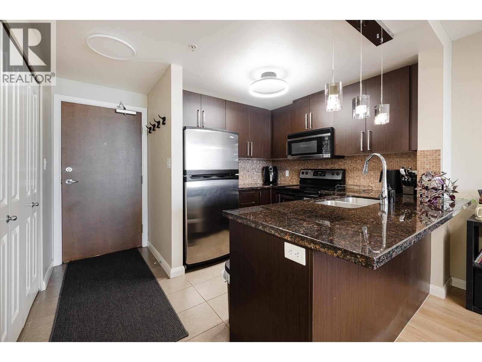 2203 888 Carnarvon Street, New Westminster, British Columbia  V3M 0C6 - Photo 5 - R3048418