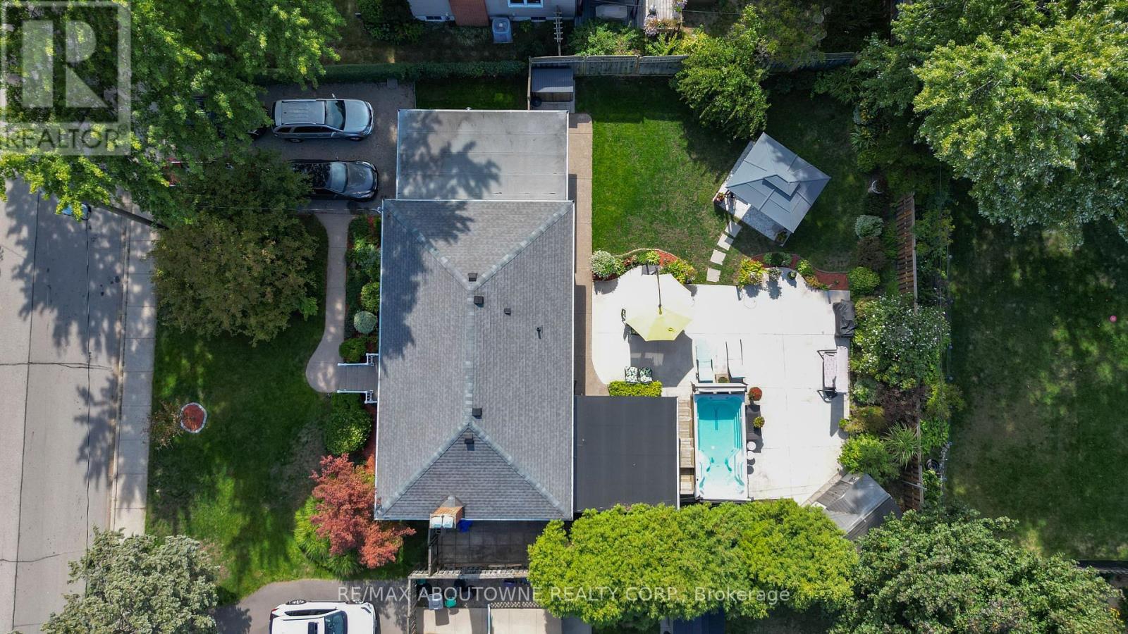 2105 MAPLEWOOD DRIVE, Burlington, Ontario