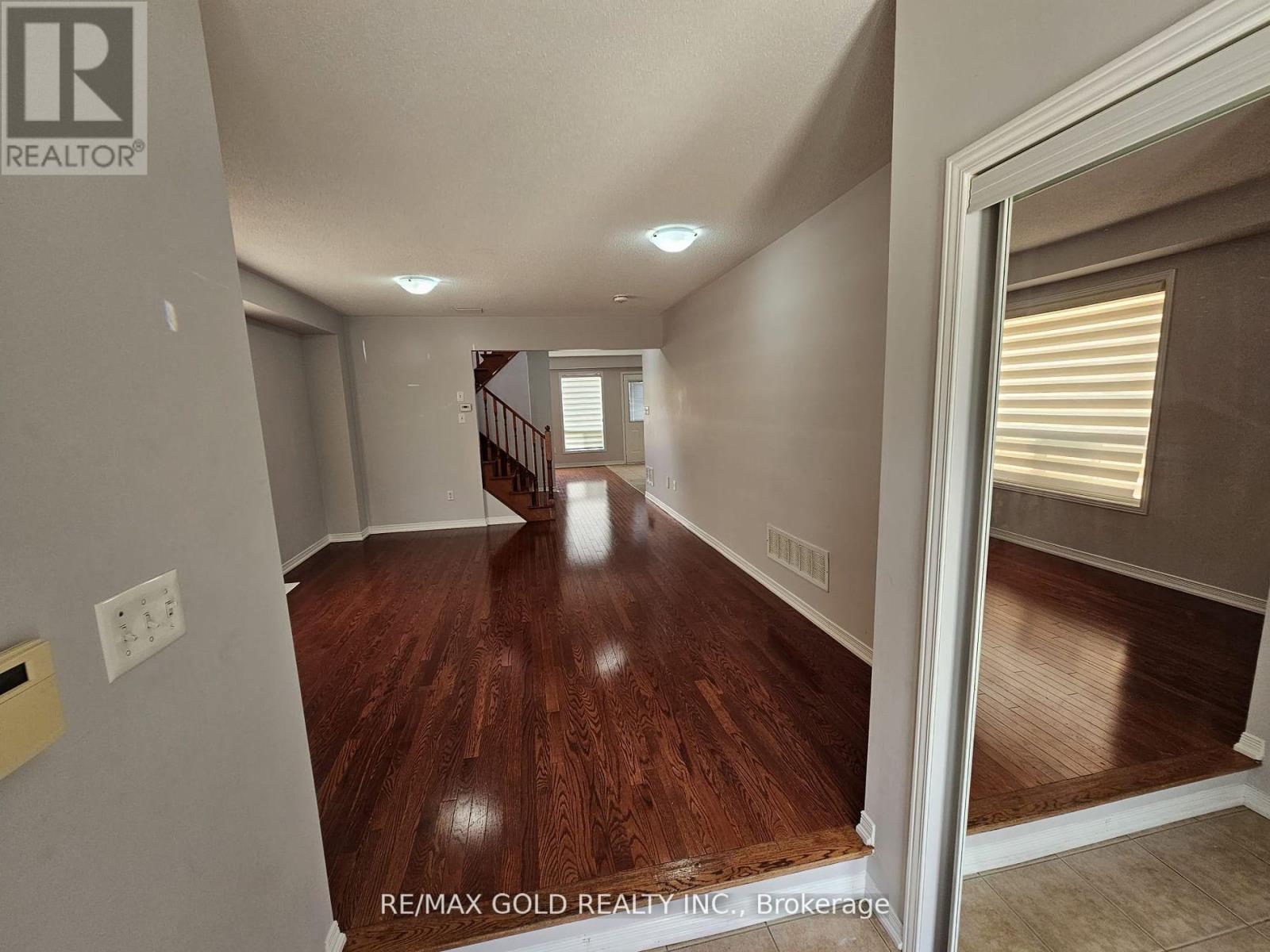25 Iceberg Trail, Brampton, Ontario  L6R 0H9 - Photo 2 - W12407454