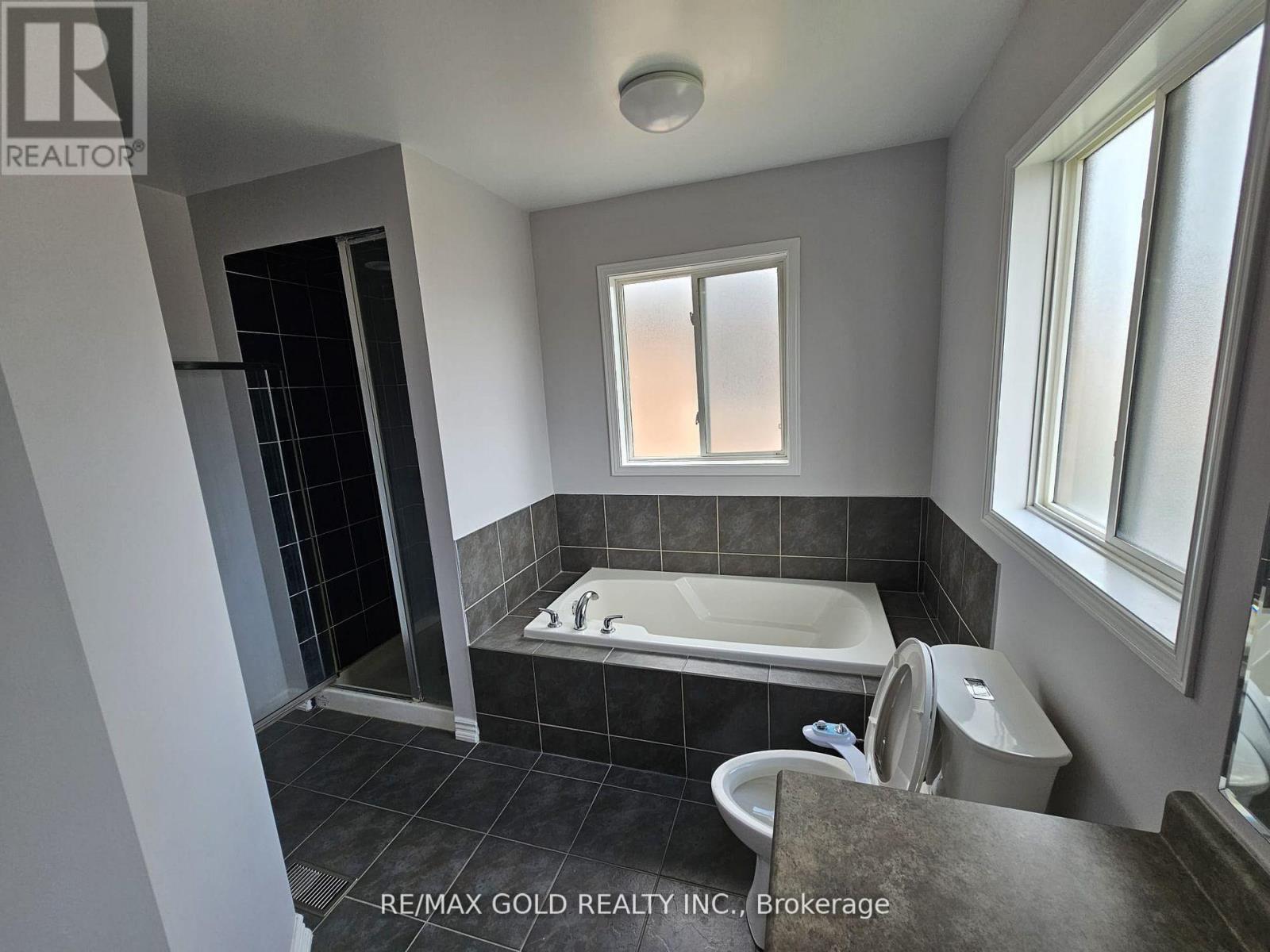 25 Iceberg Trail, Brampton, Ontario  L6R 0H9 - Photo 9 - W12407454