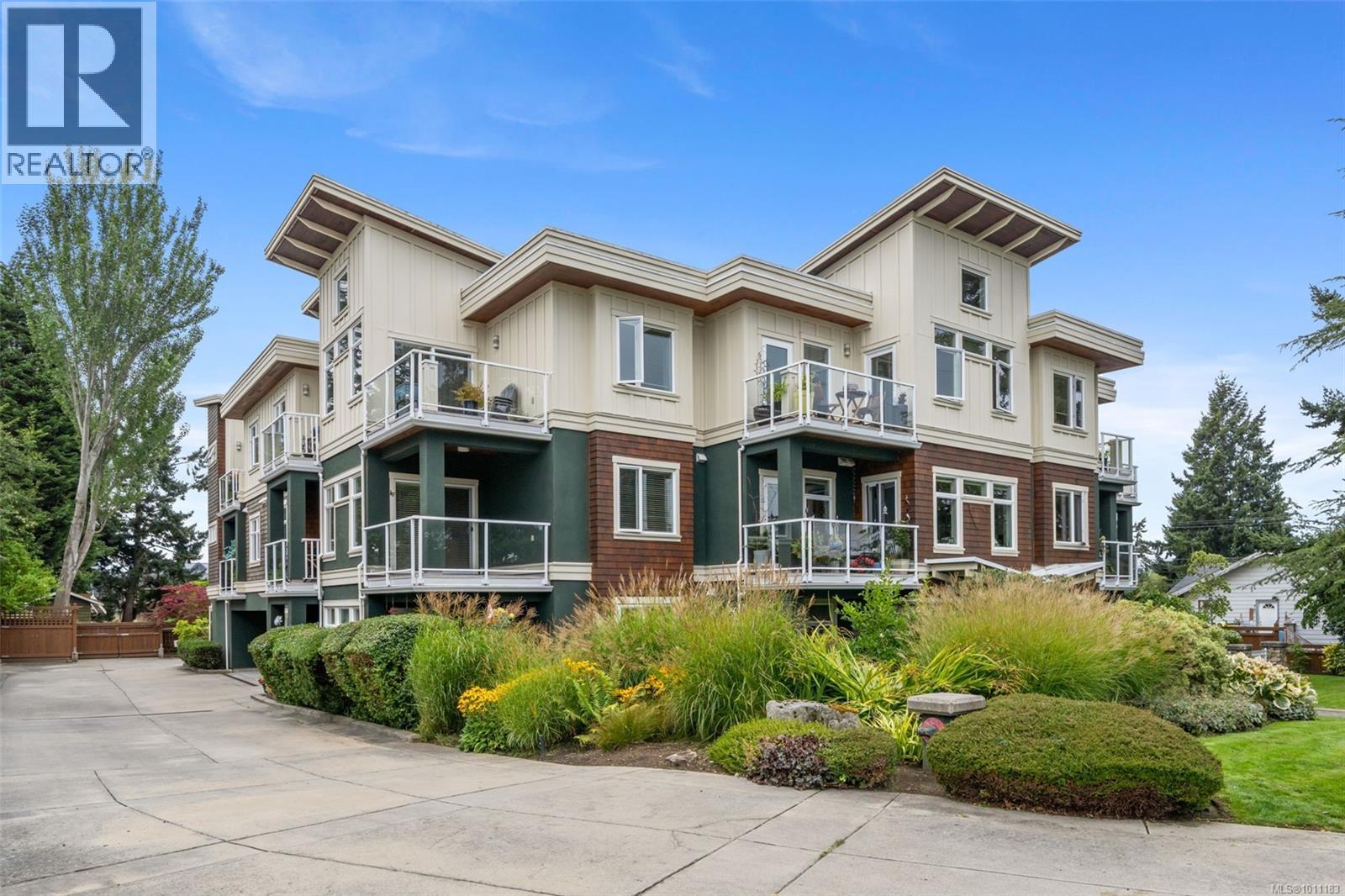 201 2415 Amherst Ave, Sidney, British Columbia  V8L 2H1 - Photo 2 - 1011183