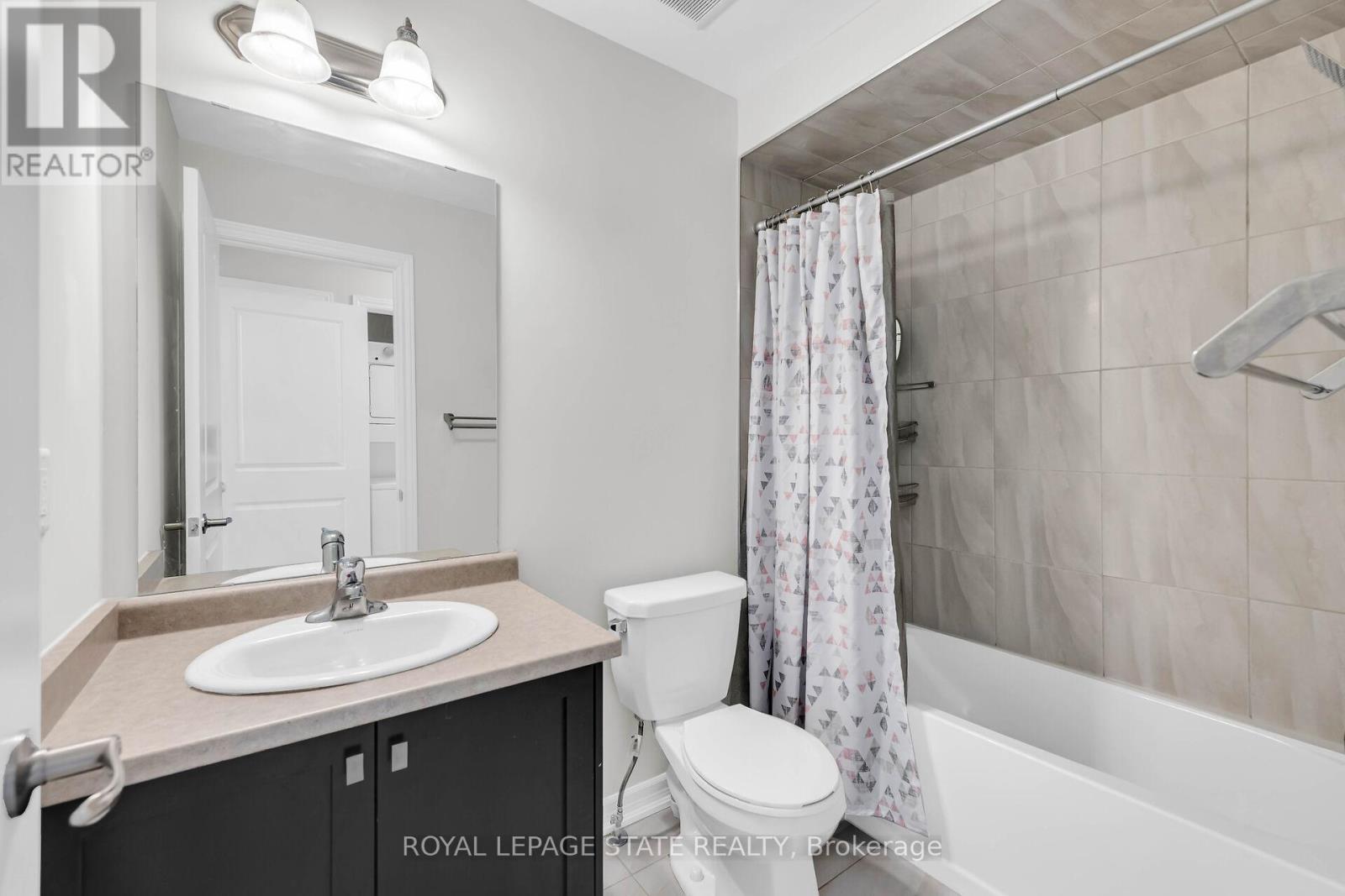 135 Borers Creek Circle, Hamilton, Ontario  L8B 1W3 - Photo 25 - X12407473