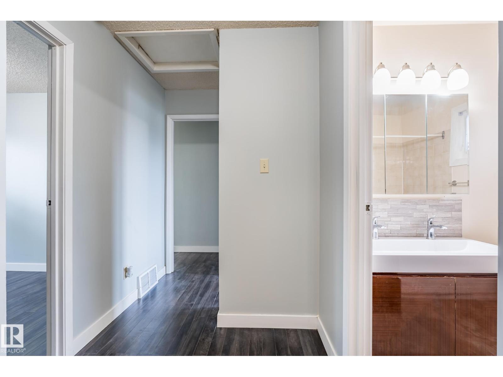 1691 Lakewood Road South Nw Nw, Edmonton, Alberta  T6K 3B9 - Photo 10 - E4458016