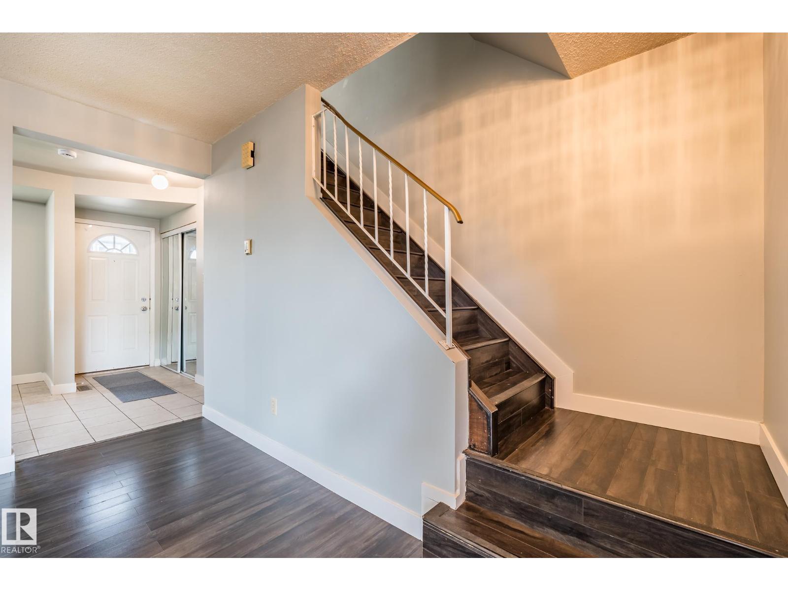 1691 Lakewood Road South Nw Nw, Edmonton, Alberta  T6K 3B9 - Photo 7 - E4458016