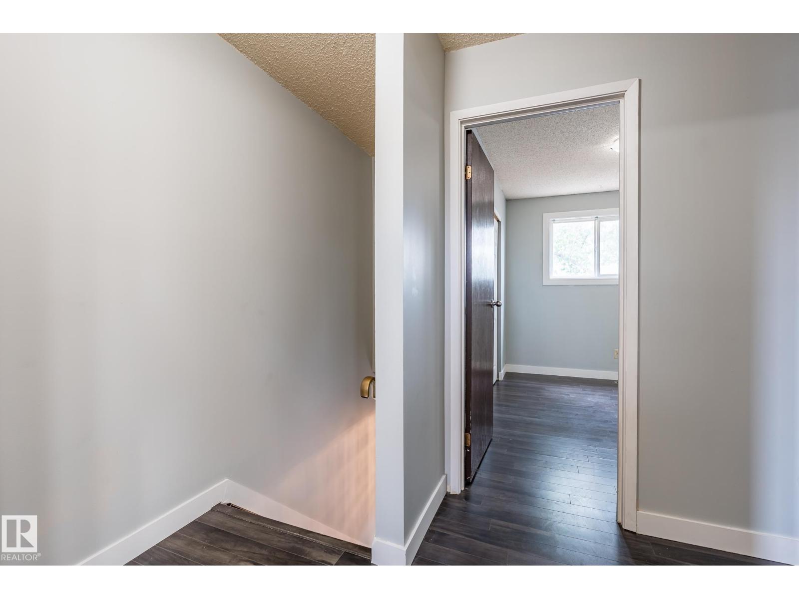 1691 Lakewood Road South Nw Nw, Edmonton, Alberta  T6K 3B9 - Photo 8 - E4458016