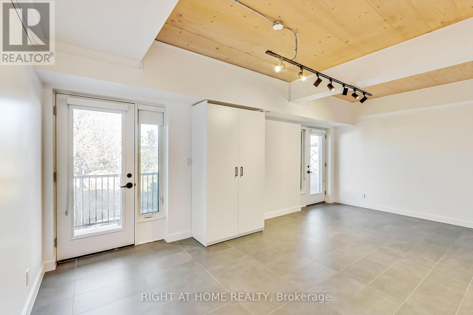 301 - 1602 Queen Street E, Toronto, Ontario  M4L 1G2 - Photo 10 - E12407607
