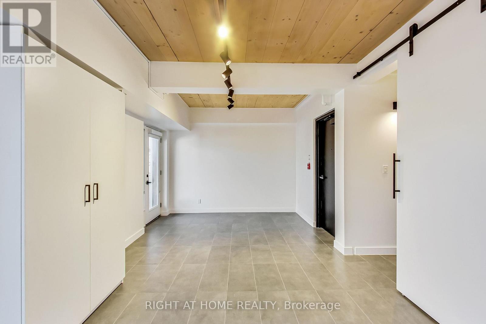 301 - 1602 Queen Street E, Toronto, Ontario  M4L 1G2 - Photo 11 - E12407607