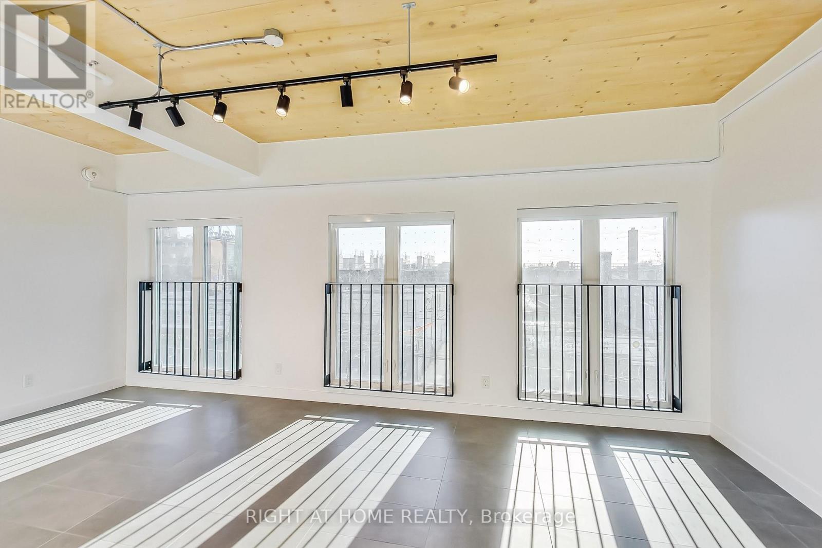 301 - 1602 Queen Street E, Toronto, Ontario  M4L 1G2 - Photo 13 - E12407607