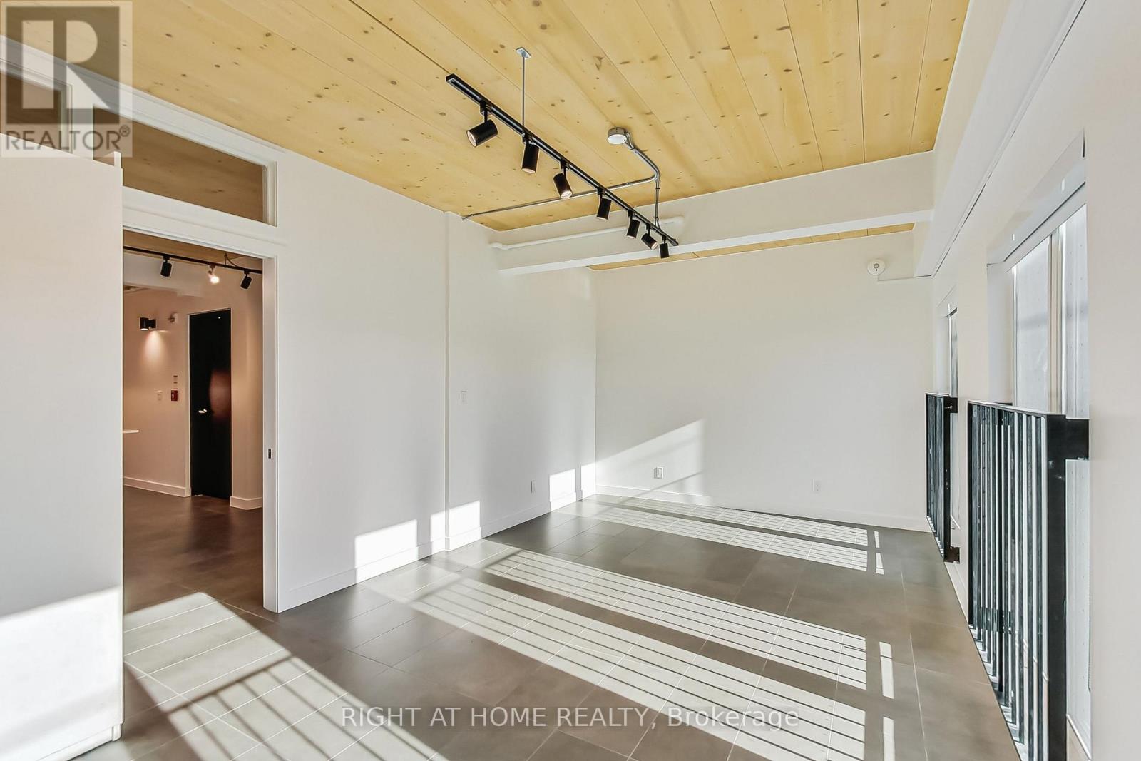 301 - 1602 Queen Street E, Toronto, Ontario  M4L 1G2 - Photo 15 - E12407607