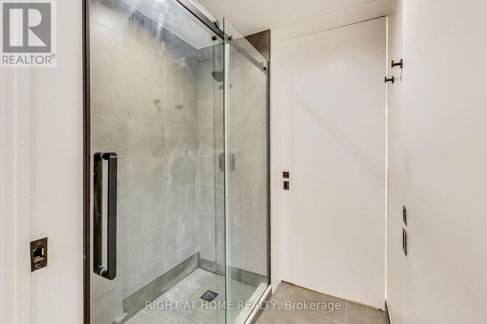 301 - 1602 Queen Street E, Toronto, Ontario  M4L 1G2 - Photo 17 - E12407607