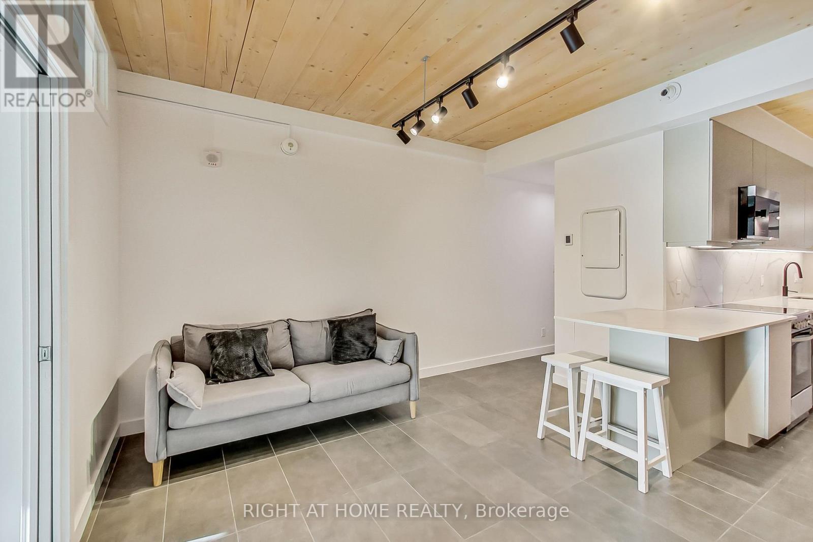 301 - 1602 Queen Street E, Toronto, Ontario  M4L 1G2 - Photo 5 - E12407607