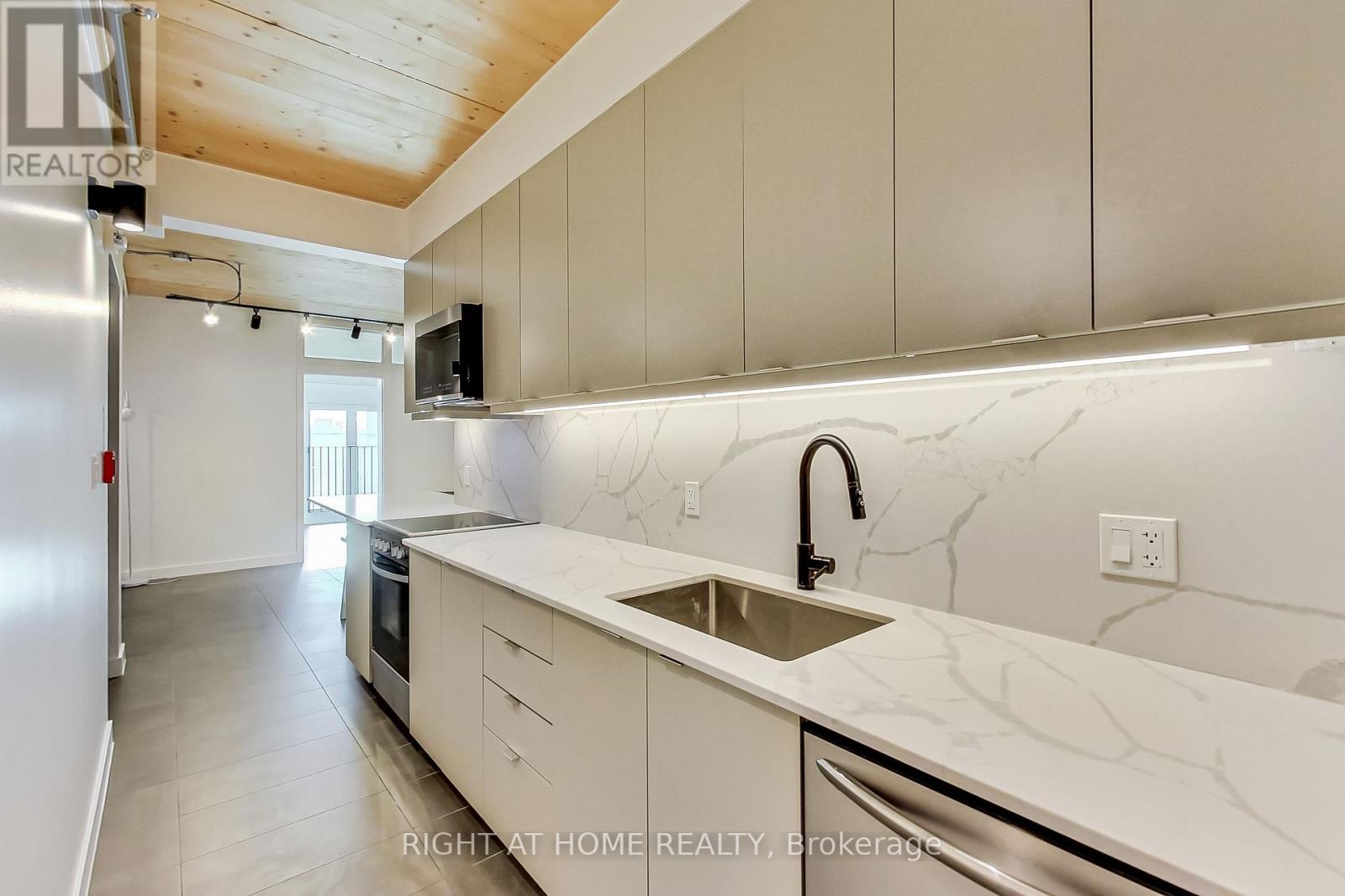 301 - 1602 Queen Street E, Toronto, Ontario  M4L 1G2 - Photo 8 - E12407607