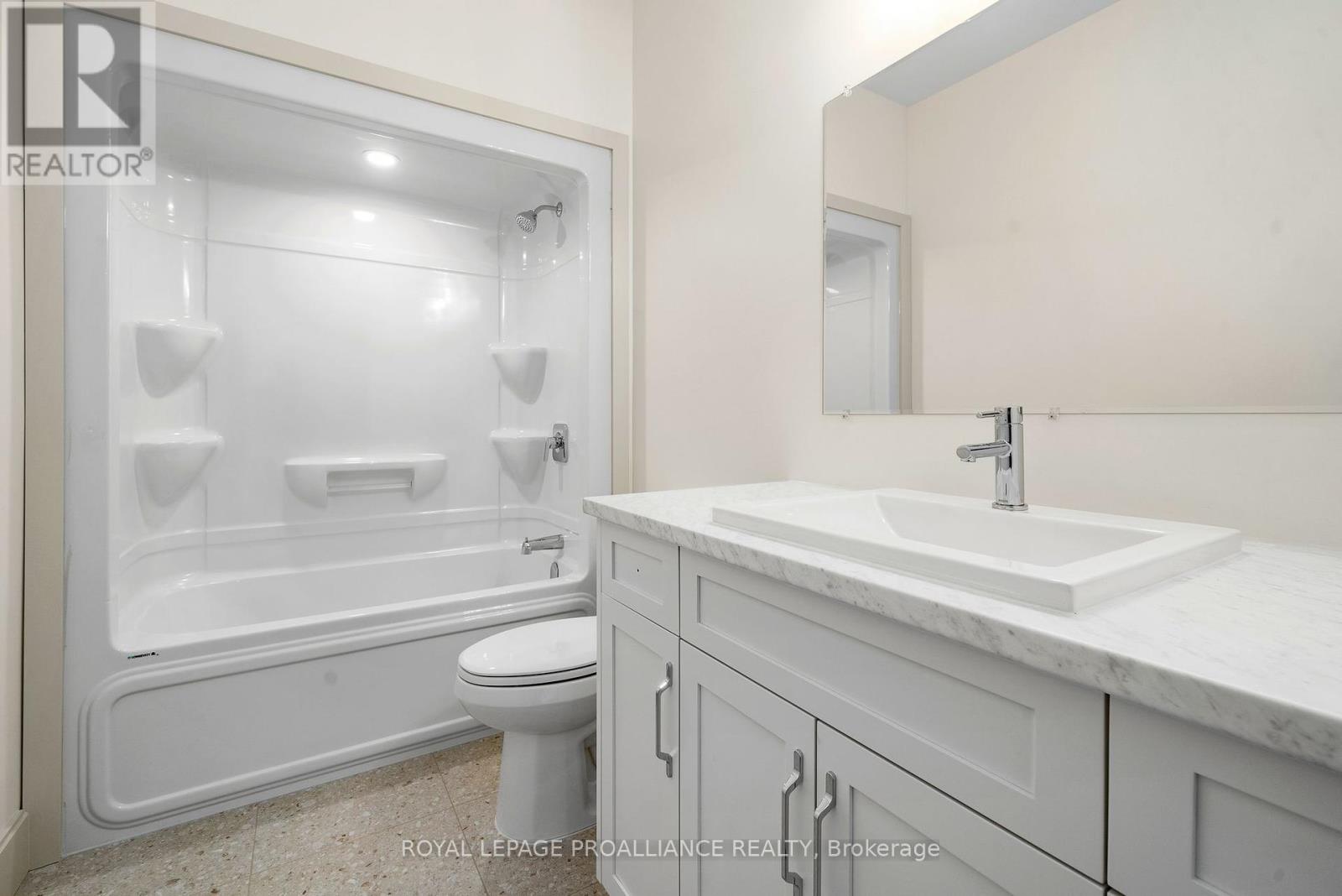 152 Sienna Avenue, Belleville (Belleville Ward), Ontario  K8P 0J6 - Photo 16 - X12407498