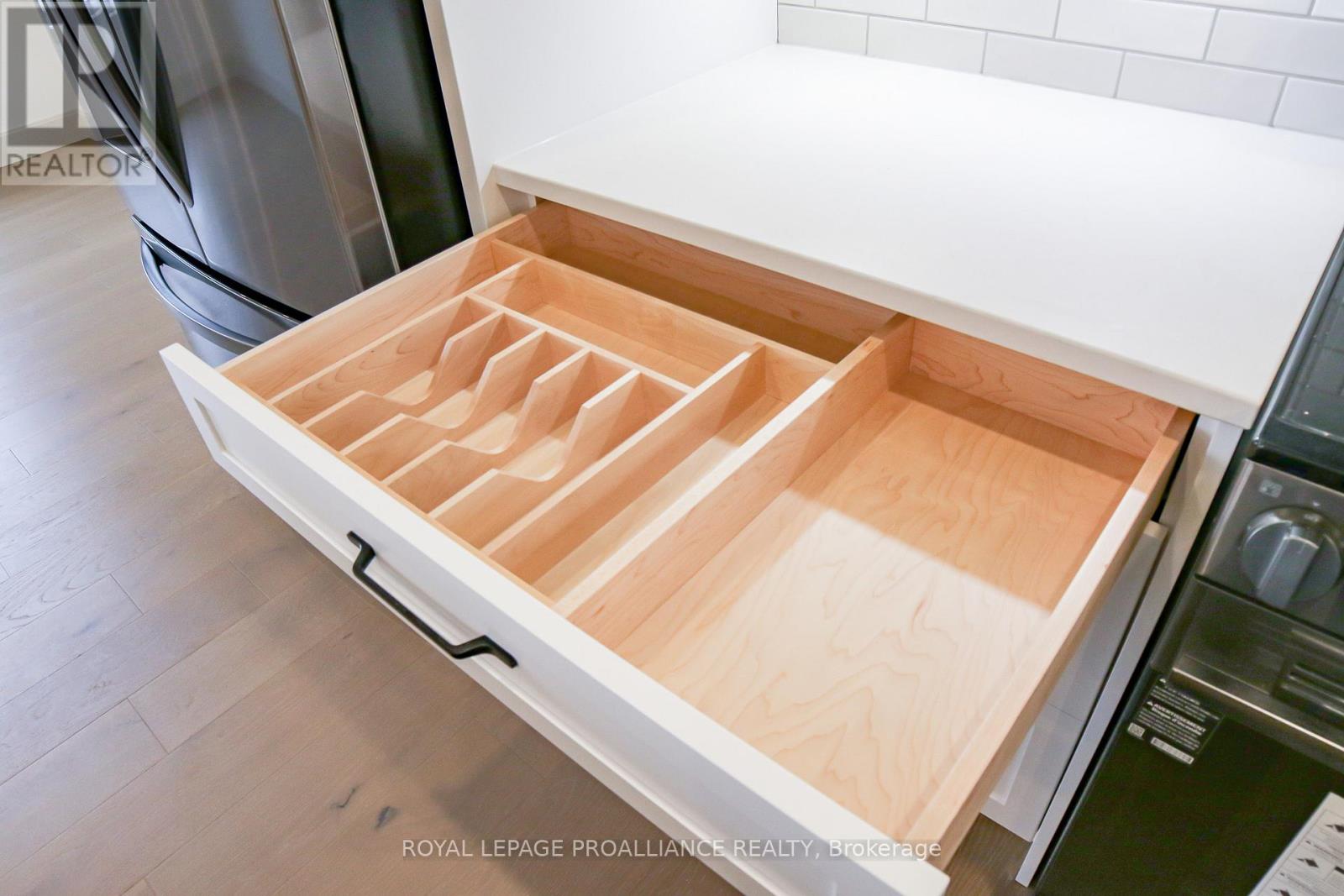 152 Sienna Avenue, Belleville (Belleville Ward), Ontario  K8P 0J6 - Photo 12 - X12407498